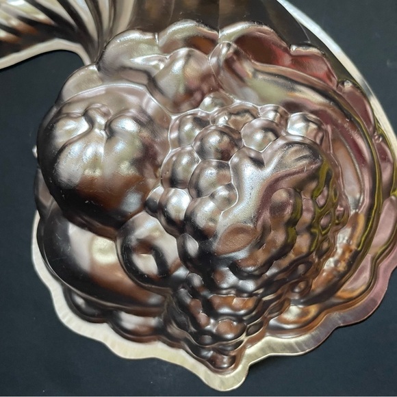 vintage copper jello mold, Thanksgiving cornucopia - Picture 3 of 9